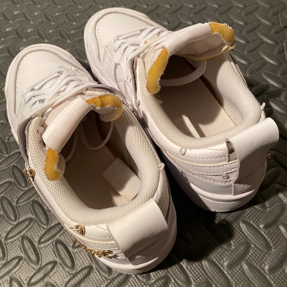 nike dunk low disrupt lucky charms